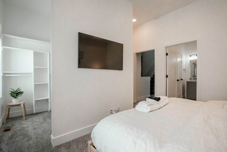 Building Photo - 909 Euclid Ave