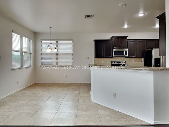 Building Photo - 1211 Antoinette Dr