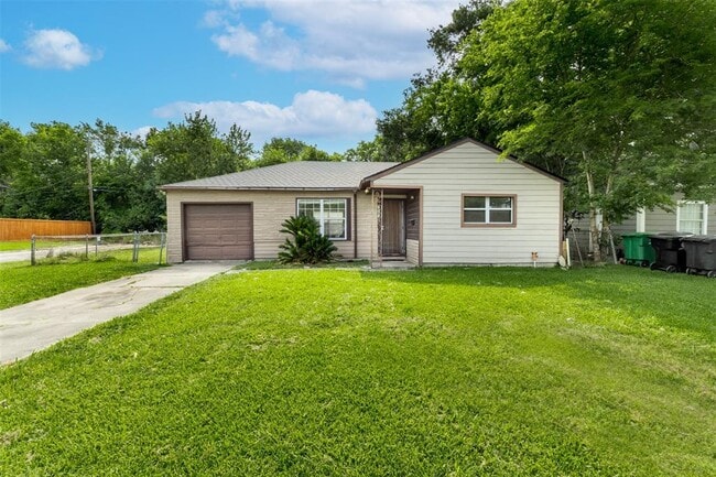 Primary Photo - 10601 Murr Way