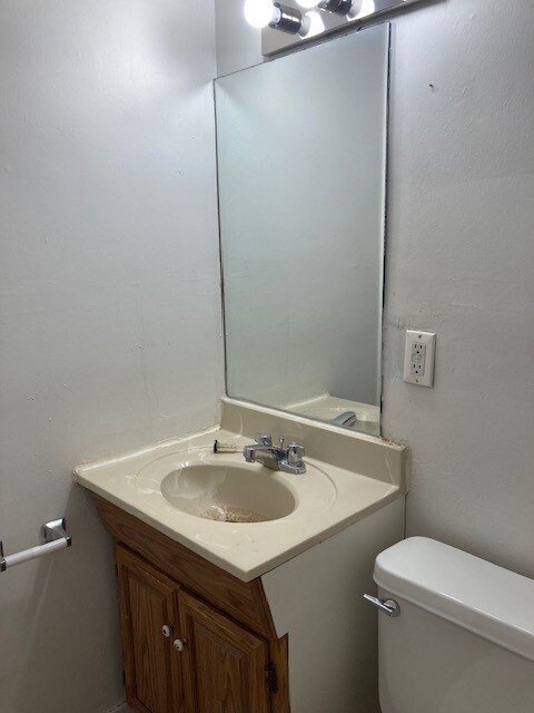 Building Photo - 819 W 26th St