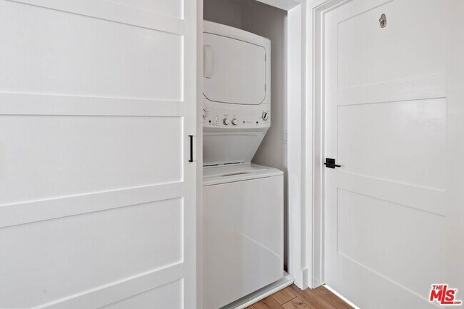 Building Photo - 6521 W 81st St