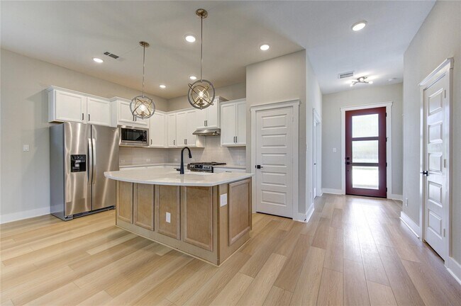 Building Photo - 18515 Parkland Row Dr