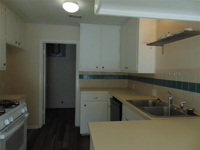 Building Photo - 317 Craigmont Dr