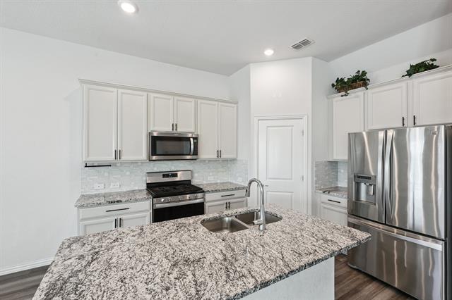 Building Photo - 2115 Clarion Dr