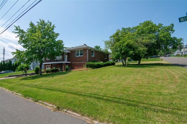 Building Photo - 409 Milan Ave