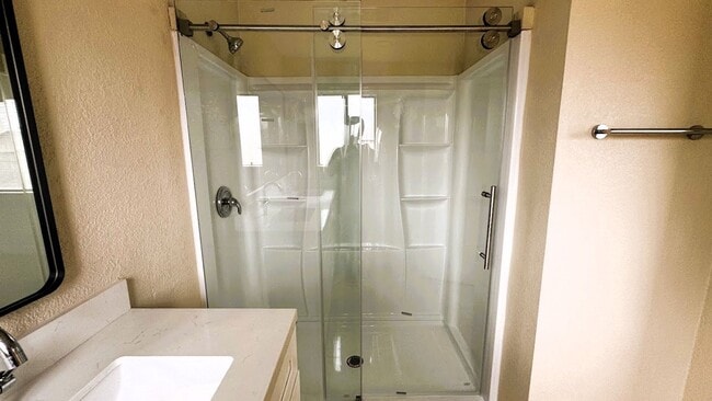 Building Photo - Modern Renovated 3-Bedroom Townhome in Gated Montclair Community | Pet-Friendly | 2-Car Garage | ...