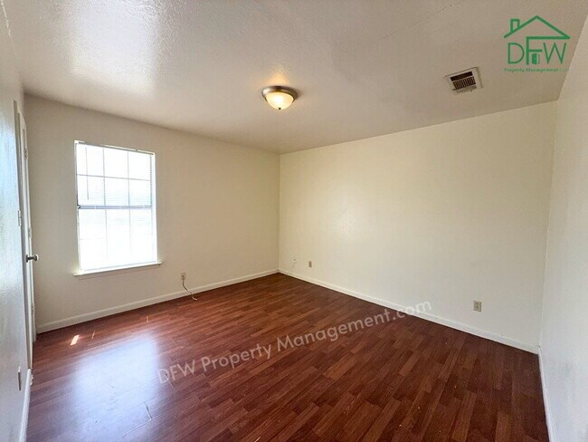 Building Photo - 2-Bed, 1.5-Bath Townhome in Celina ISD - W/D Connections