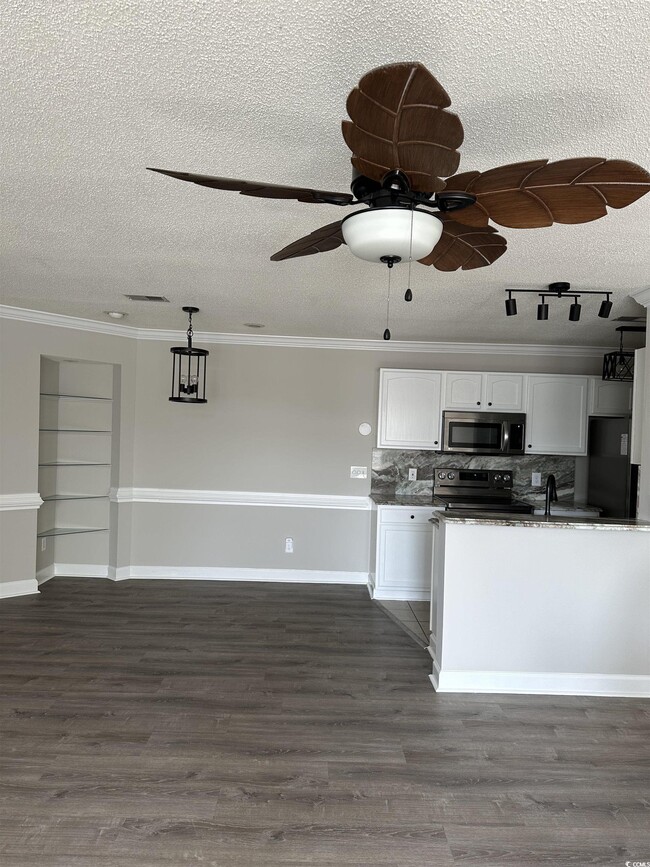 Building Photo - 4390 Daphne Ln