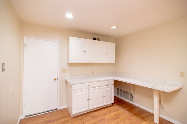 Building Photo - 932 Oak Glen Ln