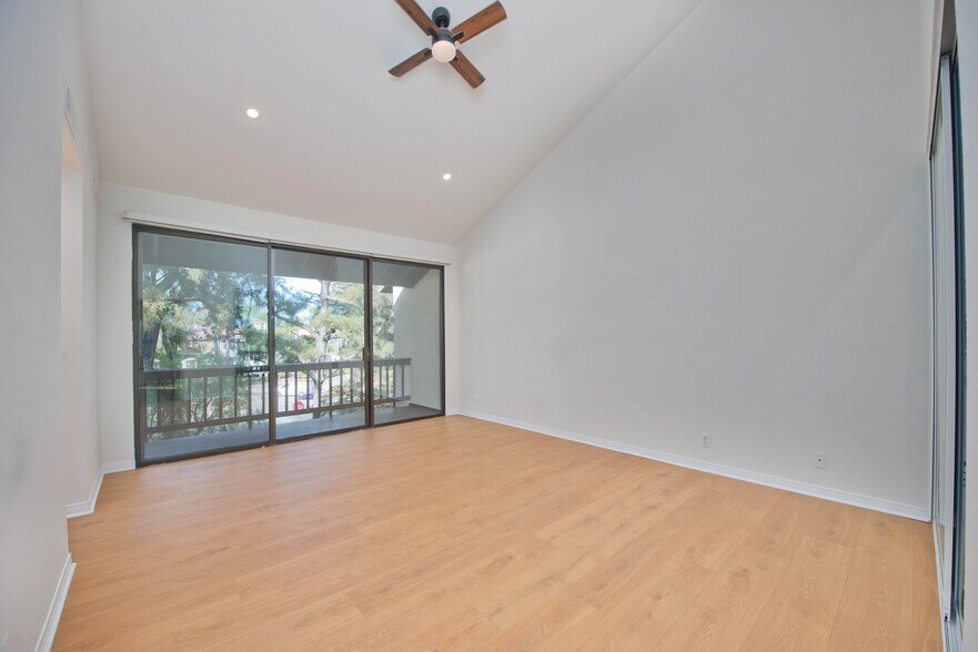 Building Photo - 5757 Owensmouth Ave