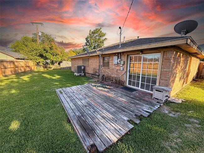 Building Photo - 2320 14th Ave N