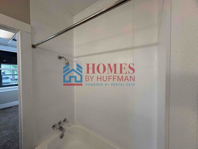 Building Photo - Two Bedroom House | Move In Ready