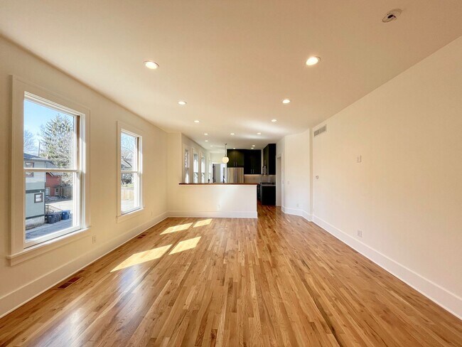Building Photo - 237 Stuart Ave