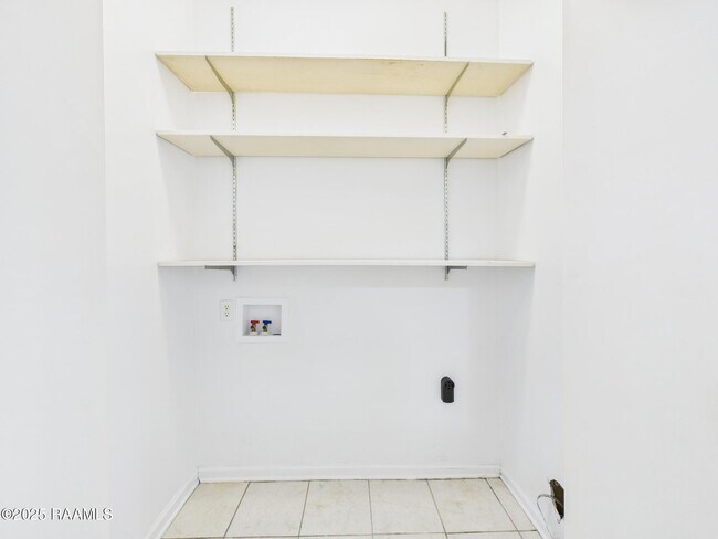 Building Photo - 19 Courtyard Cir