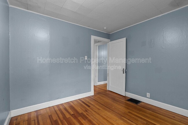 Building Photo - 3215 St Catherine St