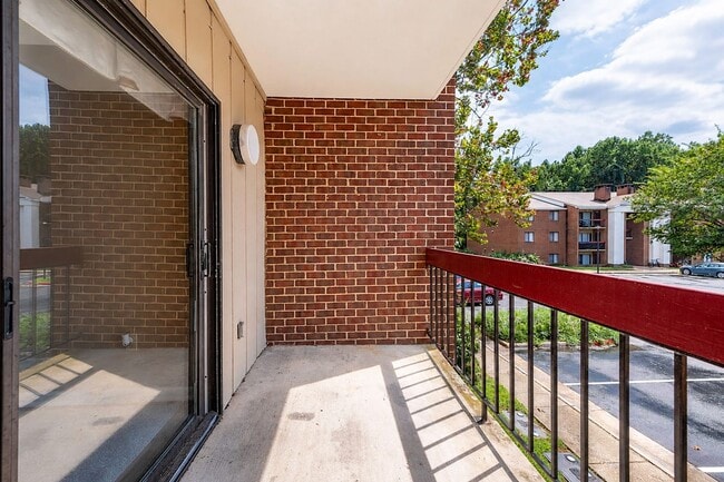 Building Photo - 4003 Governors Square
