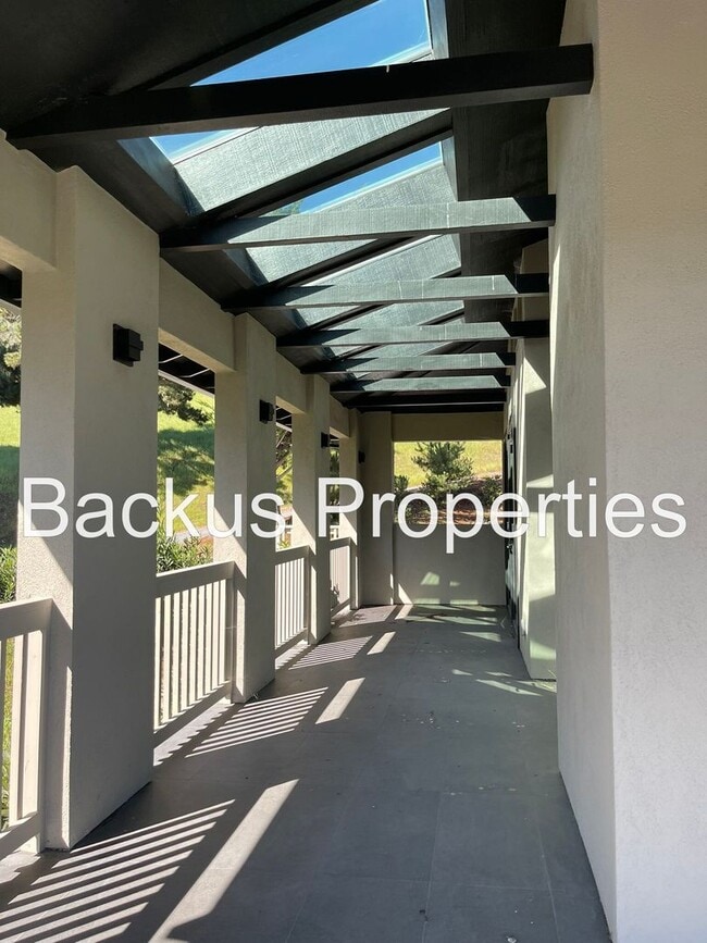 Building Photo - Wonderful three bedroom home with great views