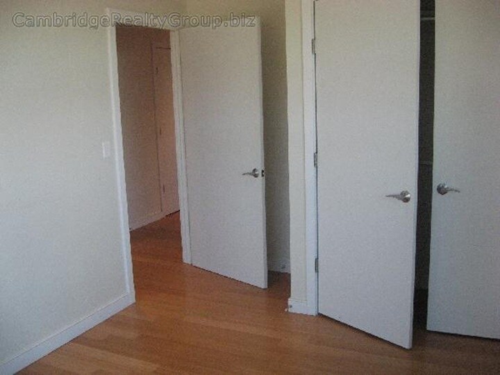 Building Photo - 599 Albany St