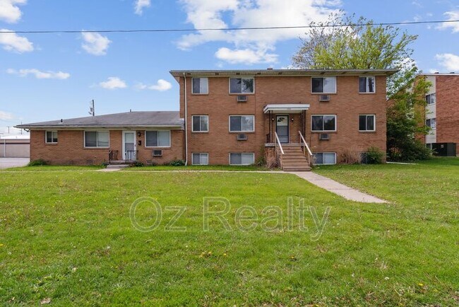 Primary Photo - 1733 Christian Ave