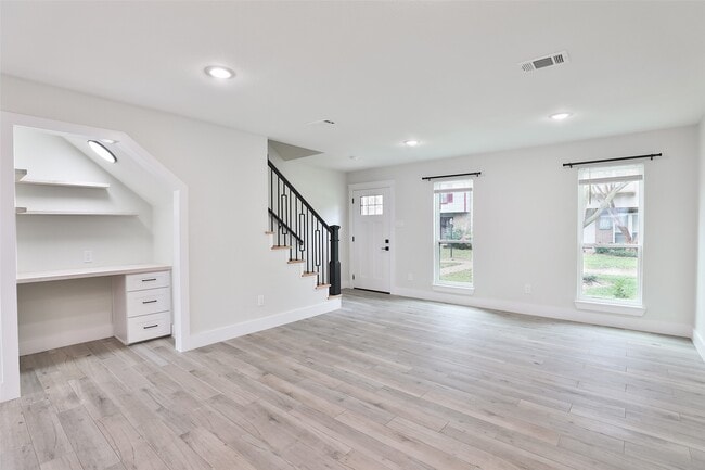 Building Photo - 9511 Fondren Rd