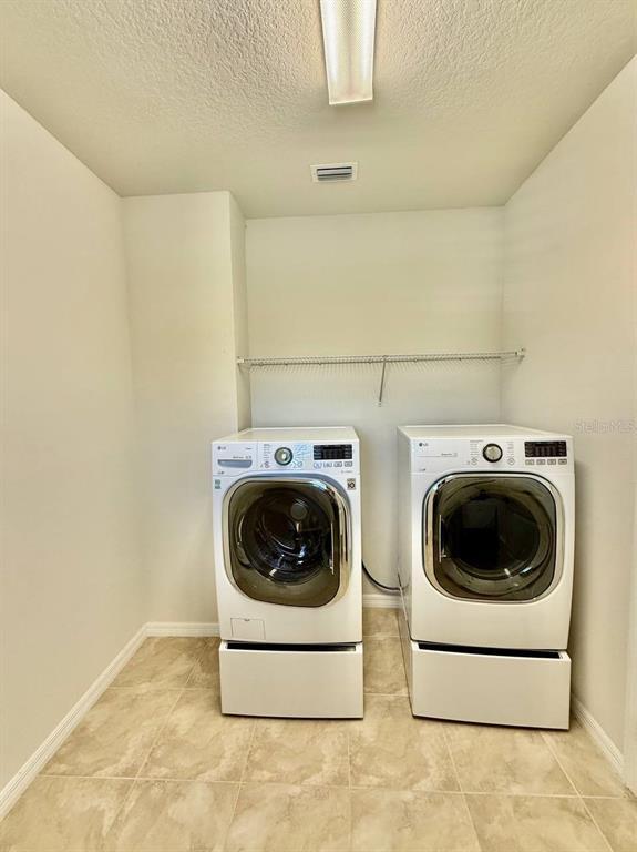 Building Photo - 18824 Birchwood Groves Dr