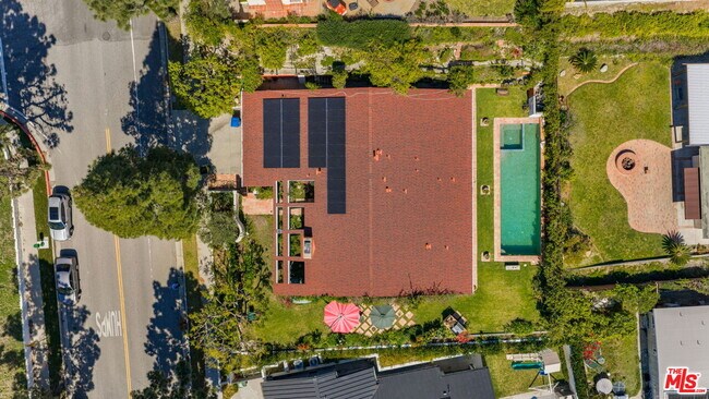 Building Photo - 1336 Bienveneda Ave