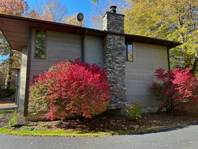 Building Photo - 6311 Saint Andrews Dr