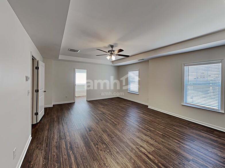 Building Photo - 633 Sunflower Dr