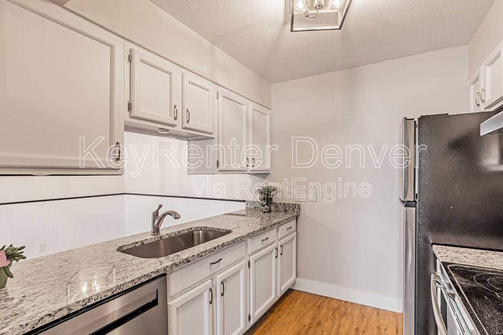 Building Photo - 7665 E Eastman Ave