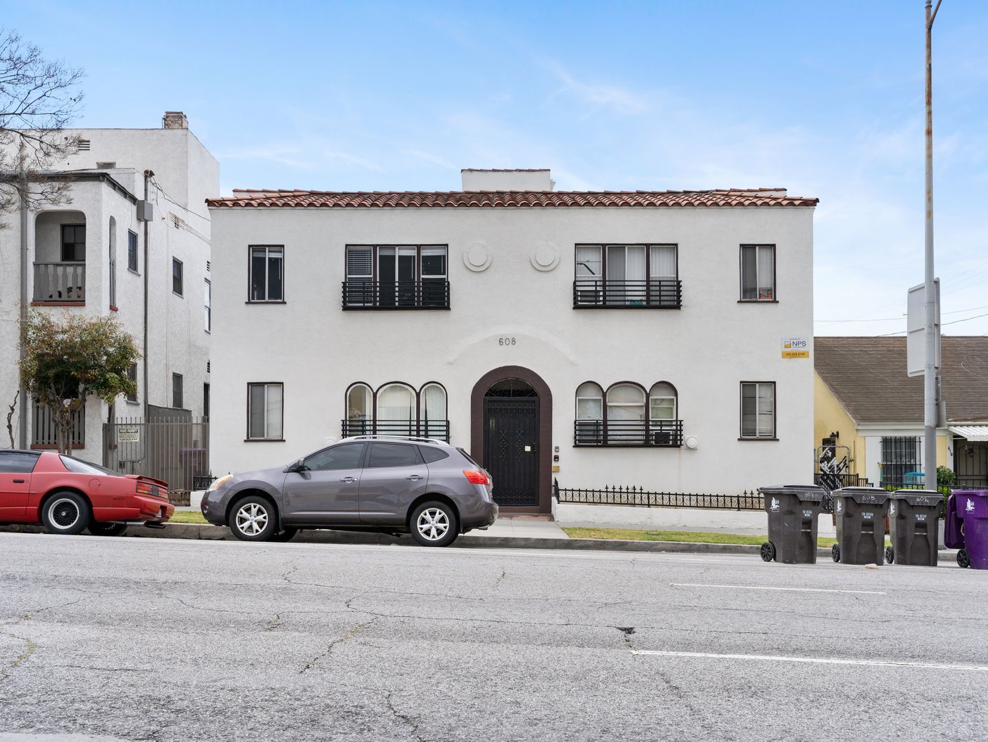 Building Photo - 608 W 6th St