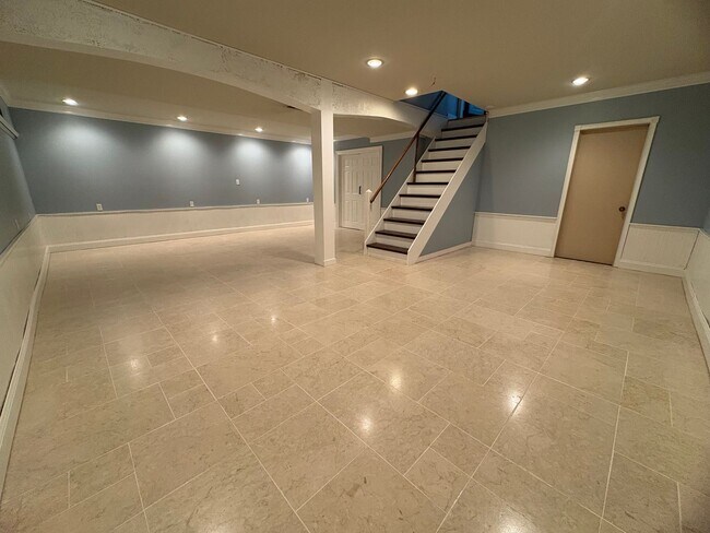 Building Photo - 4 Bedroom Single Family Home Available in ...