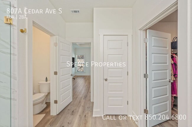 Building Photo - 807A Cedar Ave S