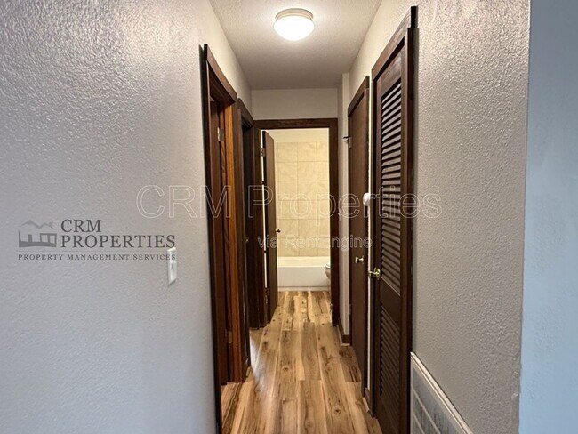 Building Photo - 805 Miami Blvd