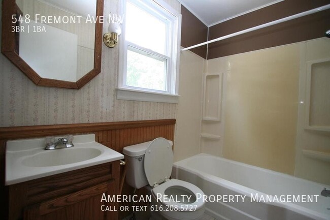 Building Photo - 548 Fremont Ave NW