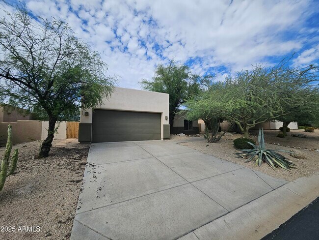 Primary Photo - 11290 E Whitethorn Dr