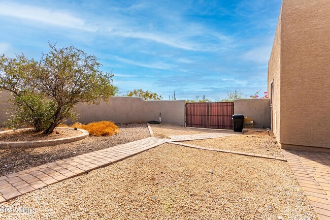 Building Photo - 41432 N Ironwood Bluff