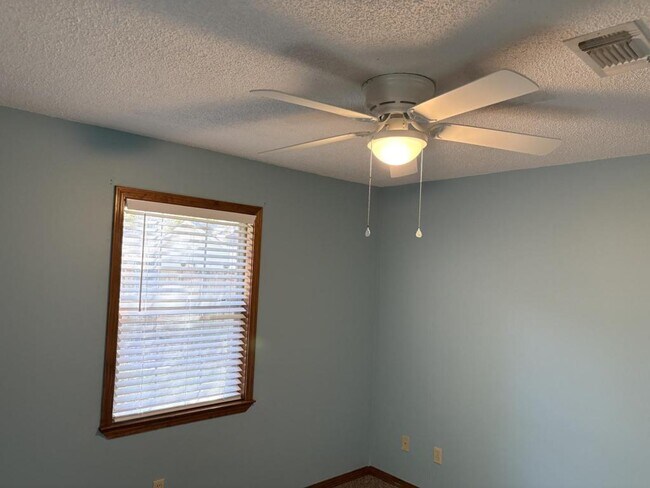 Building Photo - 1508 Beachview Dr