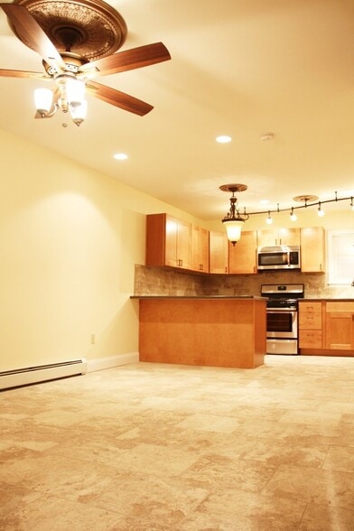 Building Photo - 48 N Champlain St