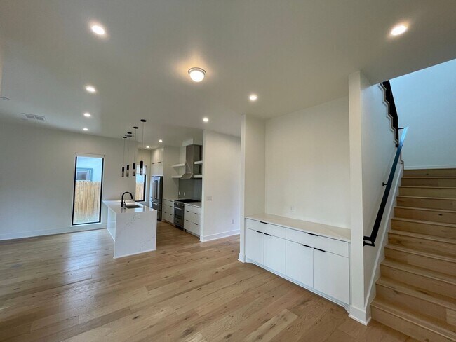 Building Photo - Palo Duro