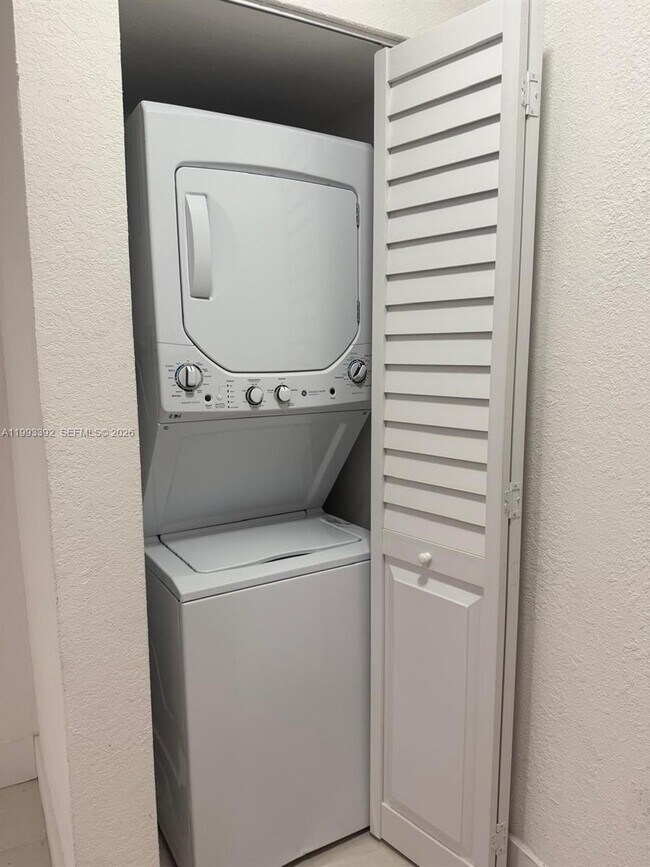 Building Photo - 1800 NW 18th Terrace