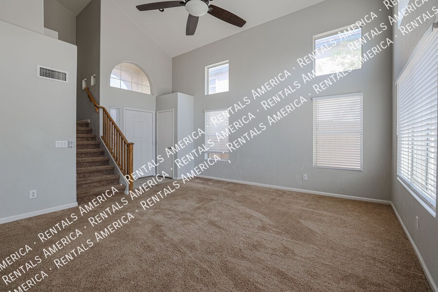 Building Photo - 7441 W Fleetwood Ln