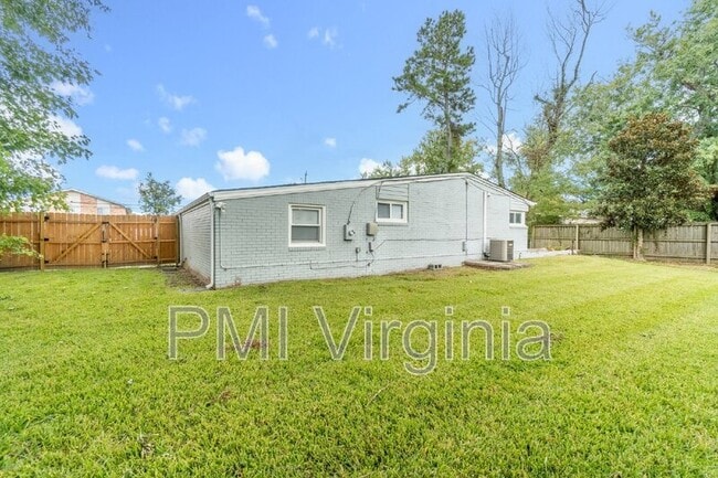 Building Photo - 1021 Mineola Dr