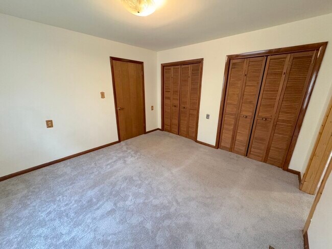 Building Photo - 5007 Hazelwood Rd