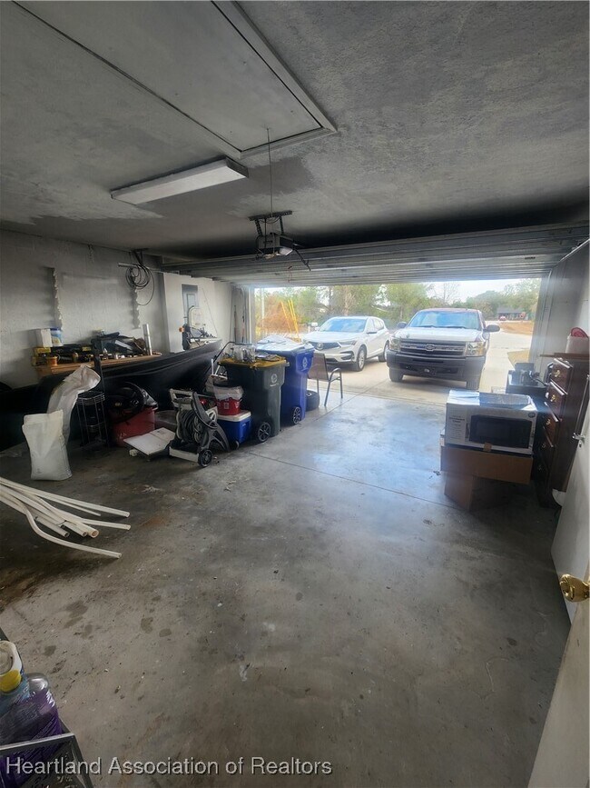 Building Photo - 2913 W Kevin Rd