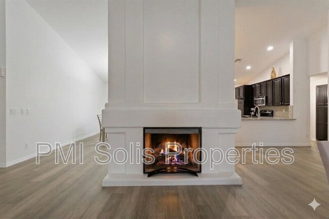 Building Photo - 10198 E San Salvador Dr