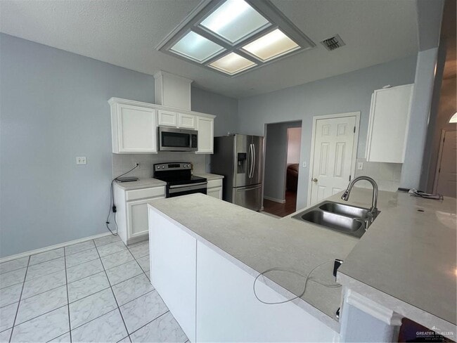 Building Photo - 3304 Santa Inez St