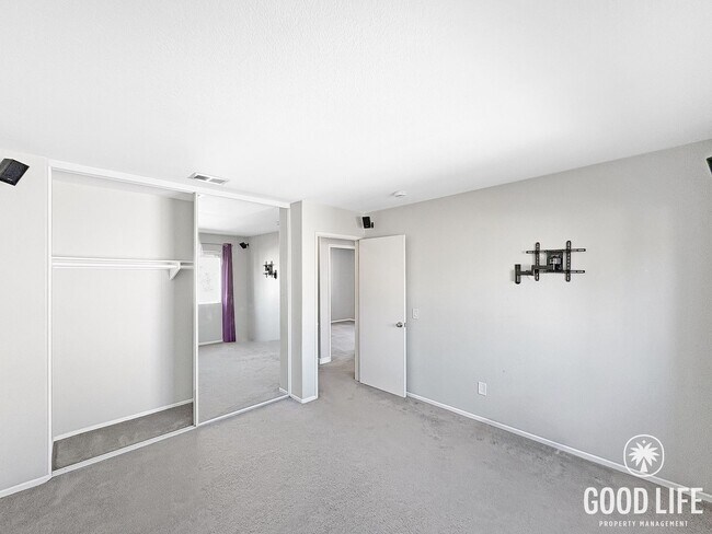 Building Photo - Spacious 4BR Home in Central Mira Mesa