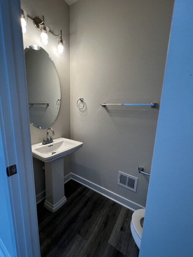 Building Photo - 38 Meadow View Ln