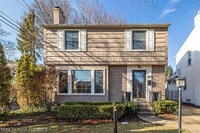 Building Photo - 758 Chester St