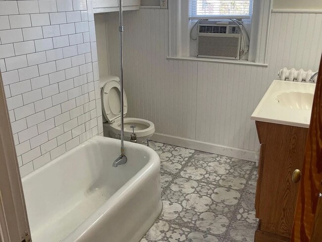Building Photo - Cozy 2 Bedroom Apartment